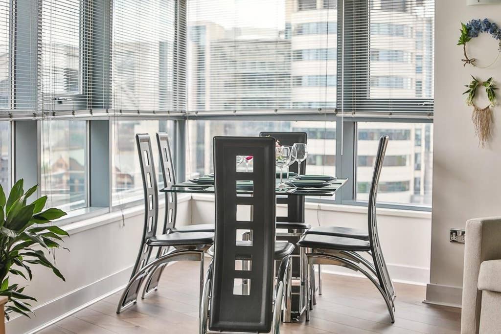 The Exclusive Gem Of Leeds - Sleeps 8 Apartment Bagian luar foto
